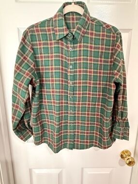 Women's Green Plaid Button-Down Shirt